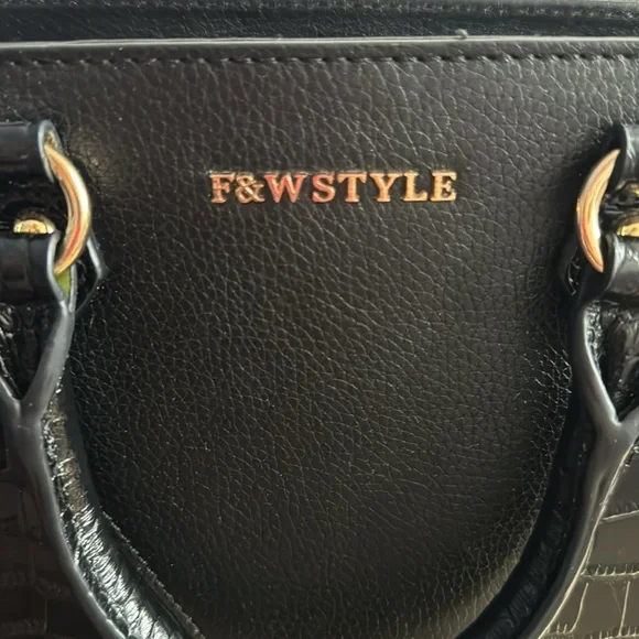 F&W STYLE | Small Croc Embossed Black Leather Handbag - Picture 3 of 11